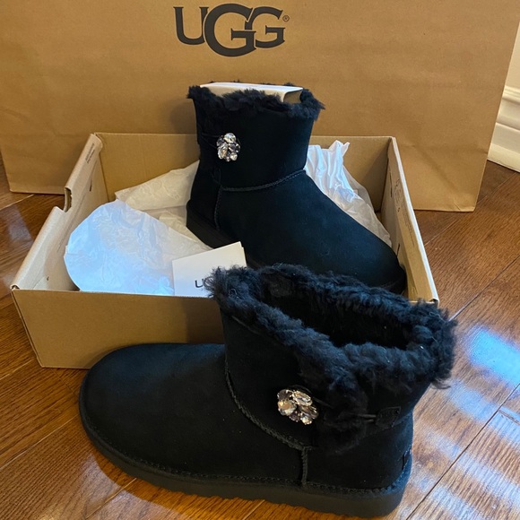 NWT UGG W Mini Bailey Button Gem in Black - Picture 3 of 6